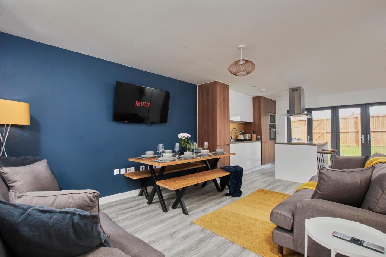 Fabulous 5 Bed House W Parking Villa Manchester Exterior photo
